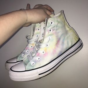 Tiedye Converse